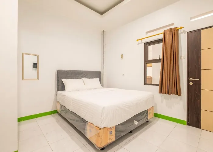 Oyo Life 2449 Sandila Residence