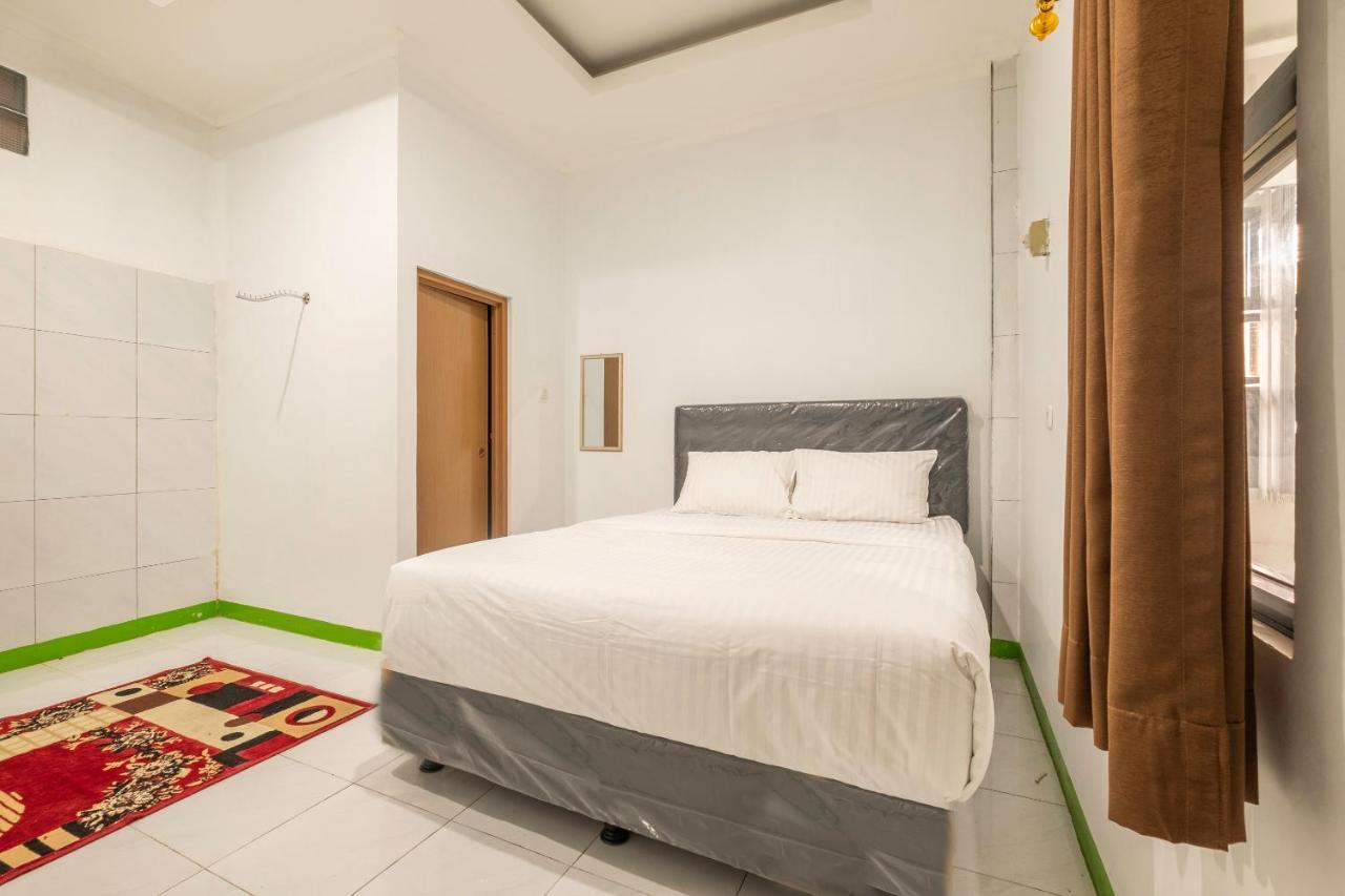 Oyo Life 2449 Sandila Hotel 2*